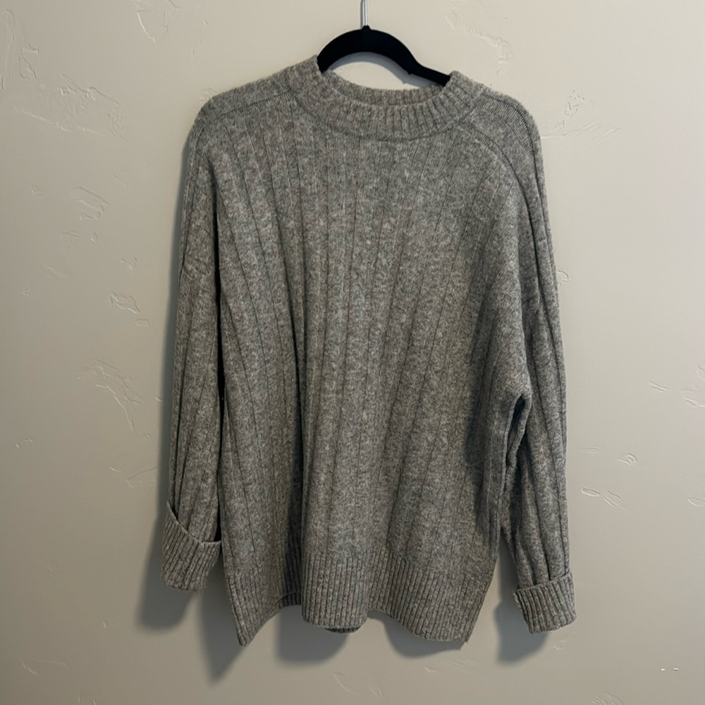 H&M grey oversized pullover.  Womens medium. EUC